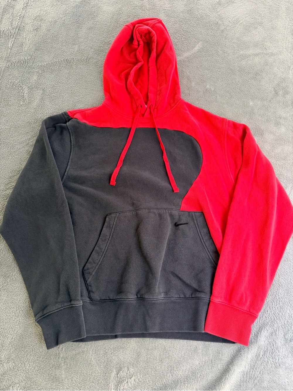 Nike Colorblock Hoodie Mens Medium Red Black Pullover Sweatshirt Swoosh